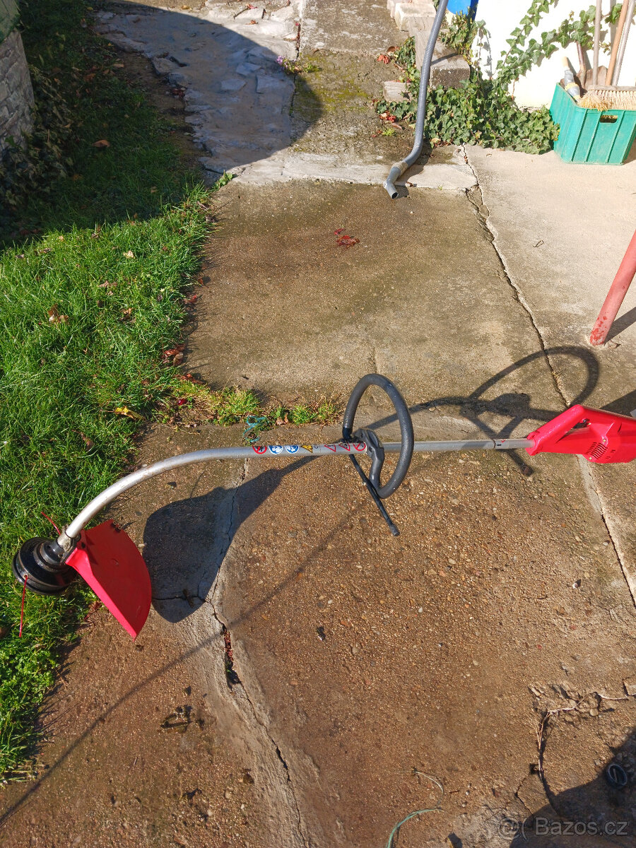 motorová kosa - křovinořez