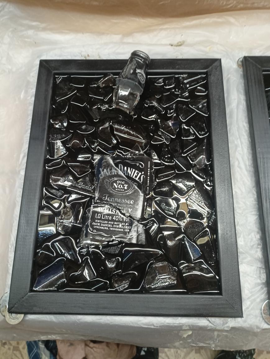 Obraz z rozbité láhve