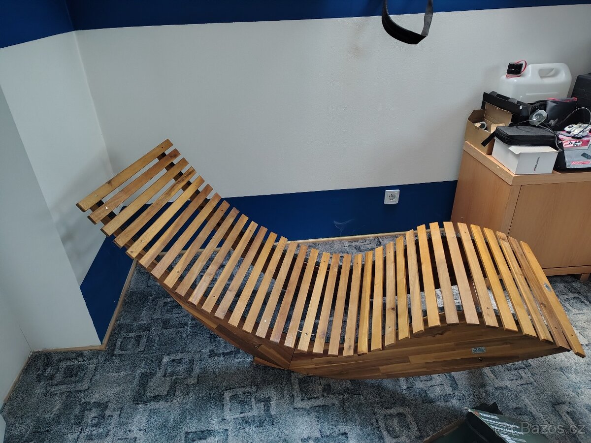 Dřevěné relaxační lehátko