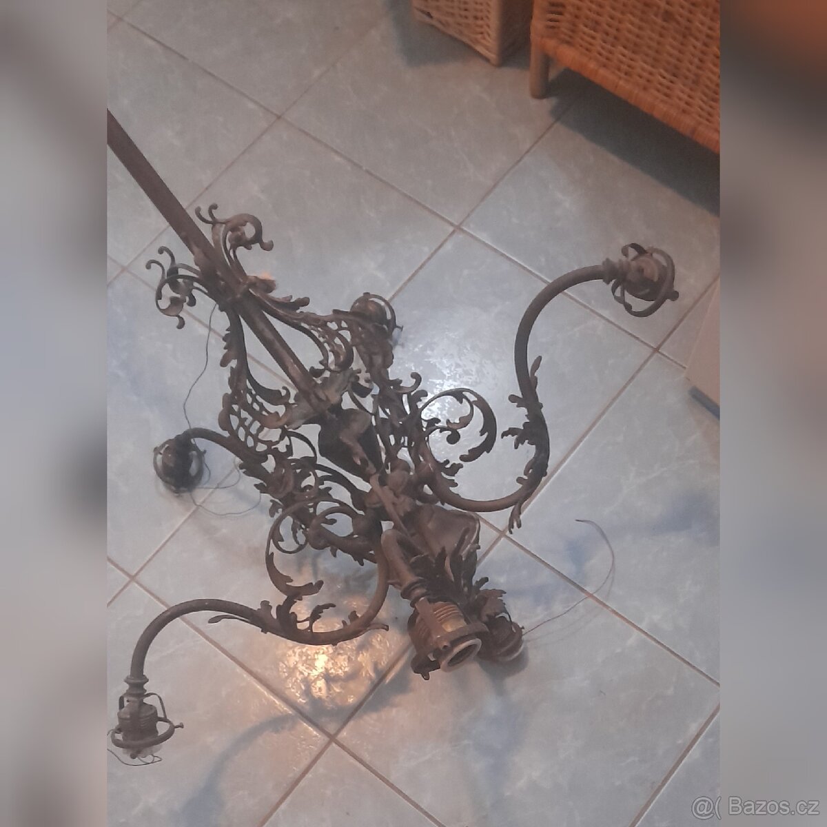 Starožitný bronzový lustr