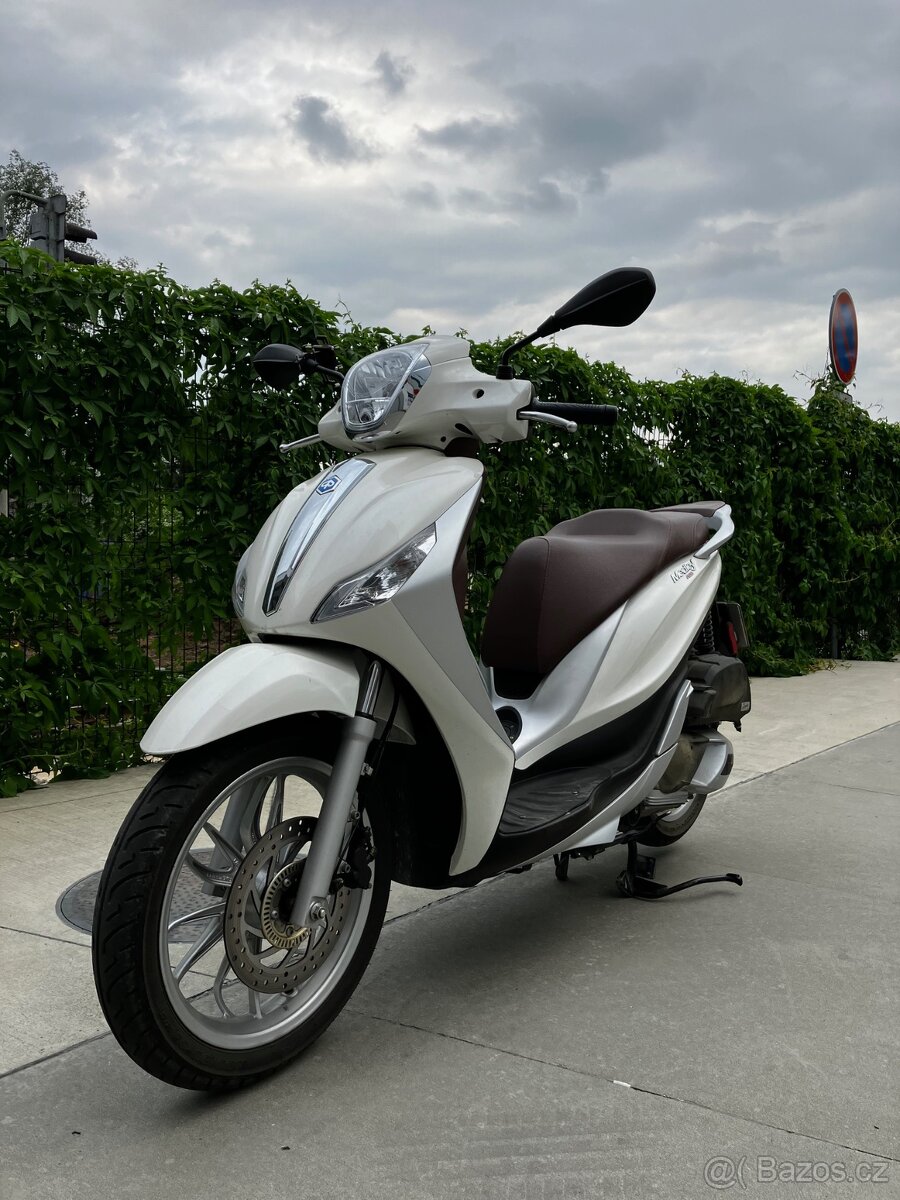 Skútr Piaggio Medley 150