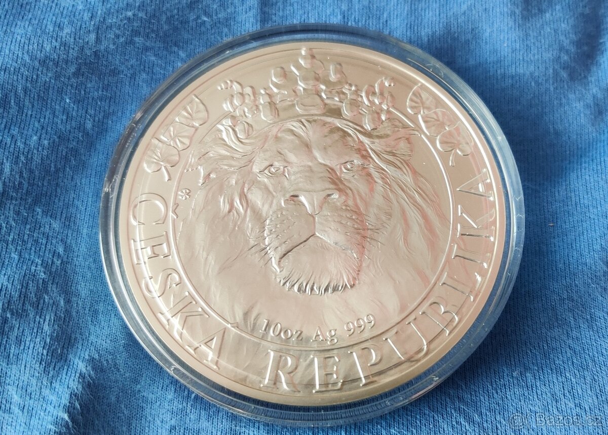 Stříbrná desetiuncová investiční mince Český lev 2022 stand