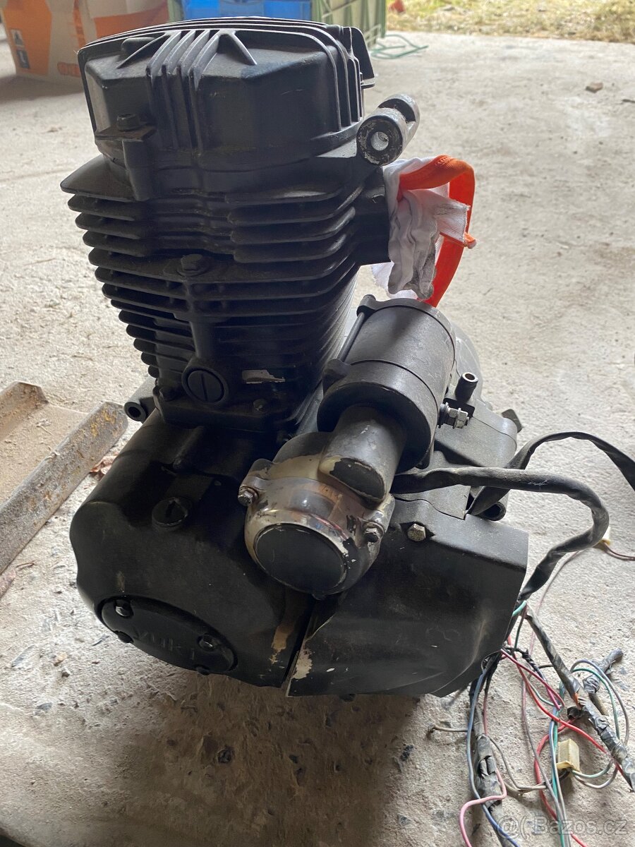 Motor Yuki 125