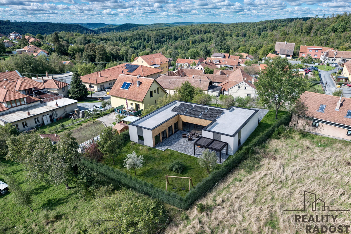 Prodej pozemku k výstavbě rodinného domu 978m2 v centru Habr