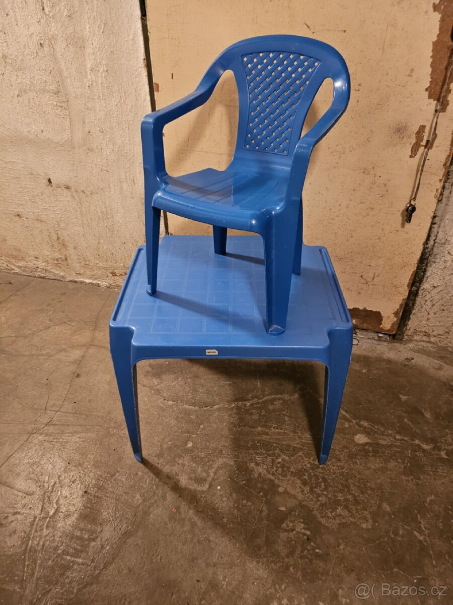 Židle a stůl