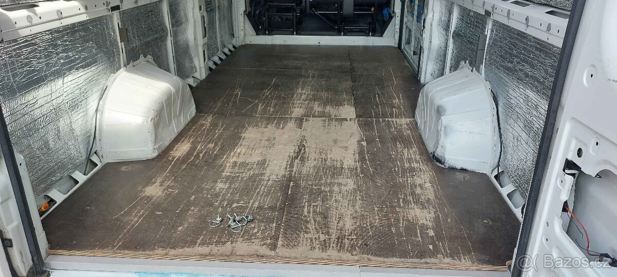 Prodám použitou podlahu Peugeot Boxer L4