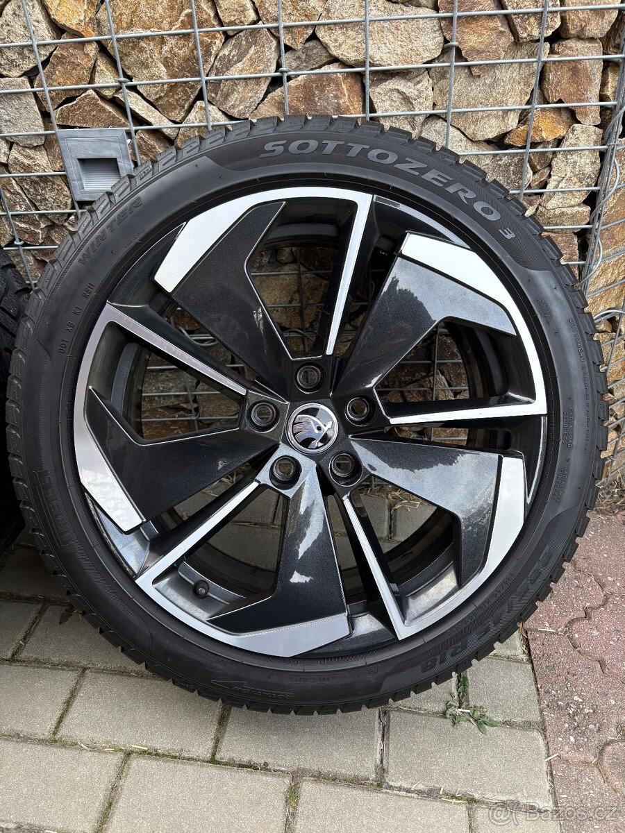 Škoda Octavia 4, RS, zimní sada Comet 225/45-18