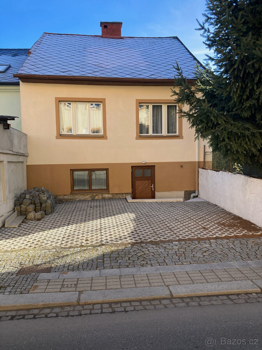 Prodej domu po rekonstrukci 2+1 se zahrádkou v Sušici