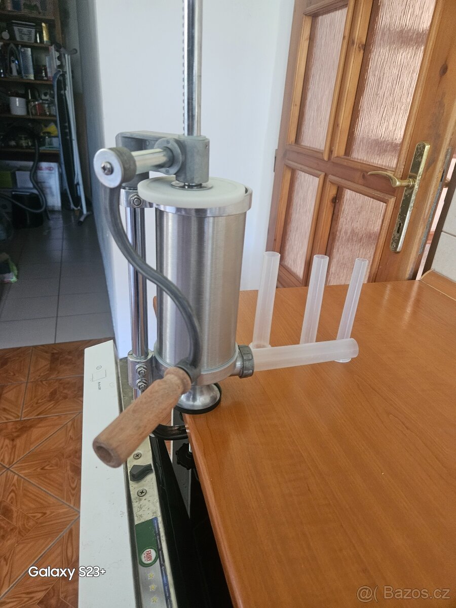 Plnička na klobásy
