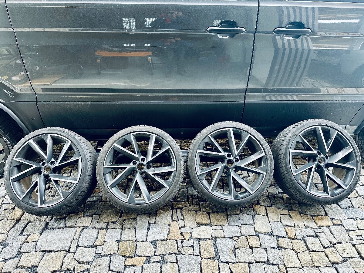 Originál kola VEGA 8,0J x 19“ ET45 s pneu 235/35 R19 Superb