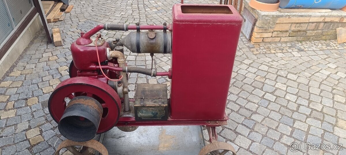 Stabilní motor Slavia 3hp 2hp v chodu