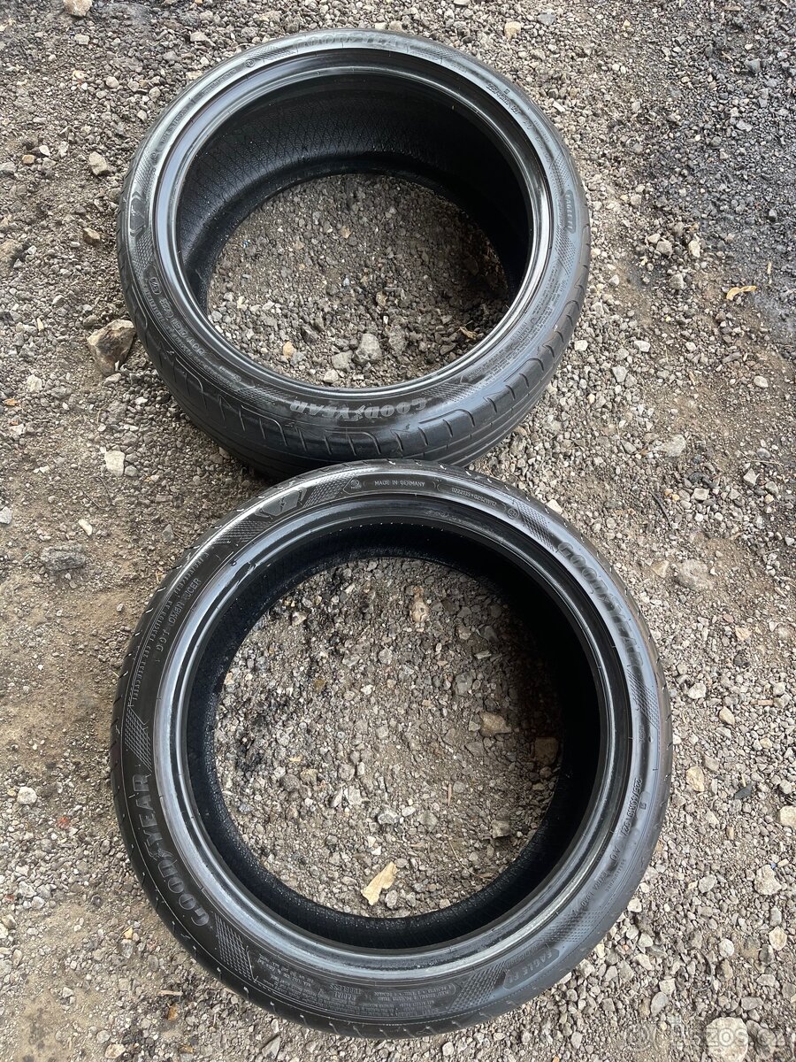 225/40 r18
