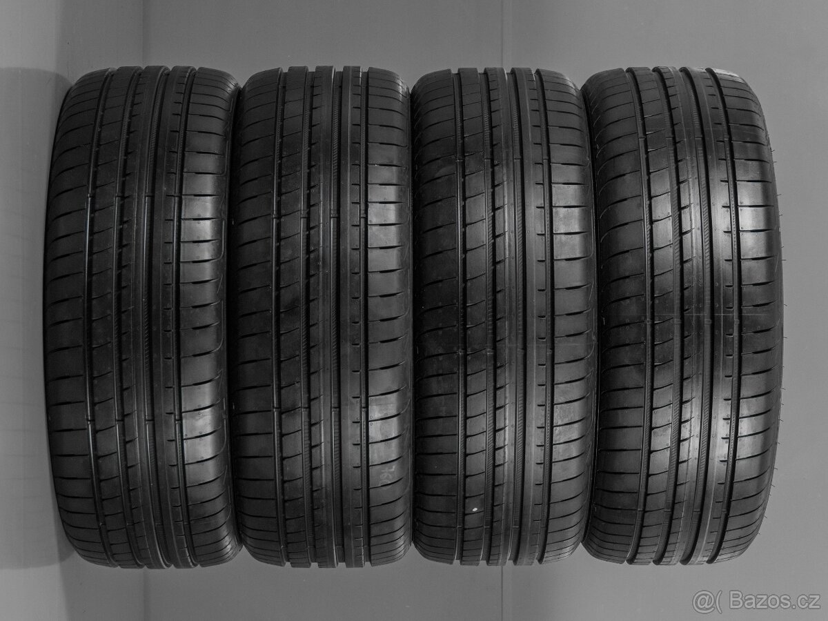 Demo letní pneu R18 Goodyear 225/45/18 4ks stav 99,9% (152T)