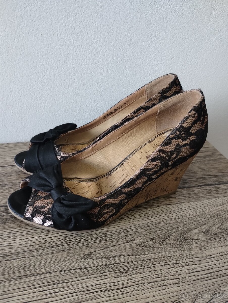 Elegantní krajkové boty s mašličkou, vel. 38