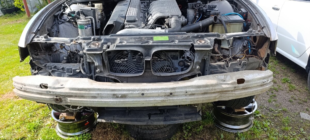 Výztuha předního nárazníku + držáky E39