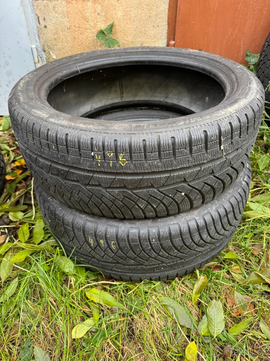 496. 2x zimní pneu michelin 215/45 r18 (cca 6,5 mm)