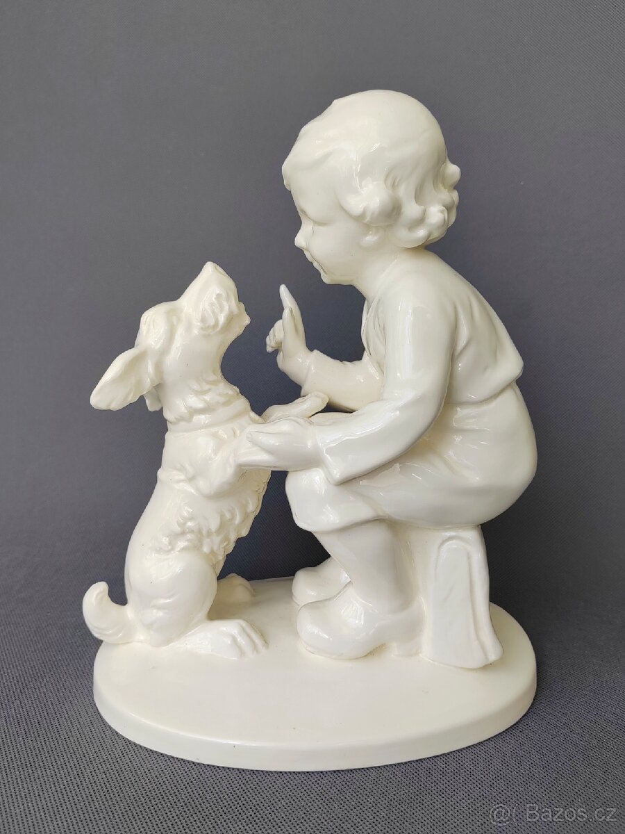 Starožitná soška "Chlapec se psem" Max Roesler (1900-1910)