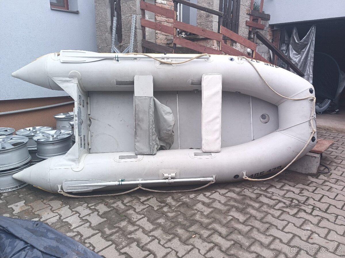 Motorový člun Quiksilver