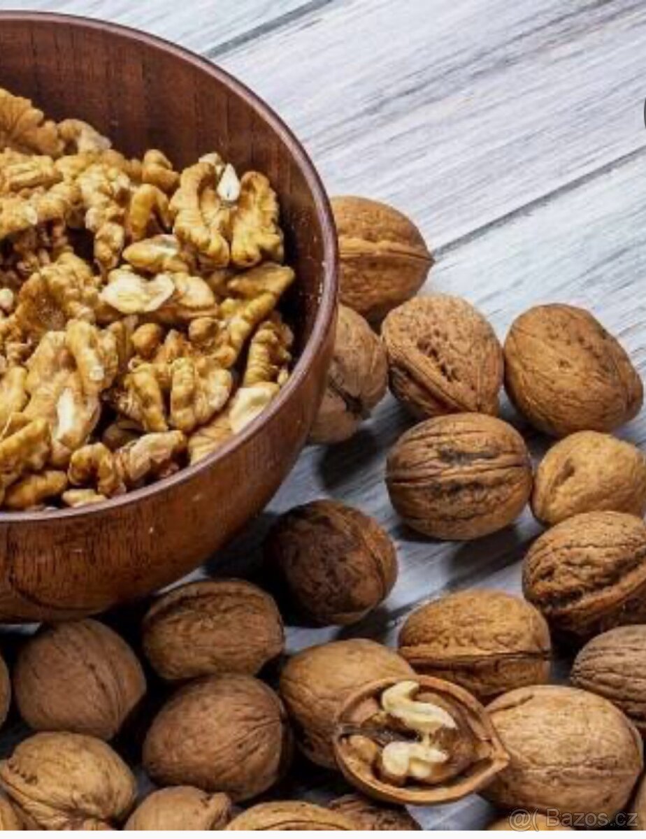 Loupané vlašské ořechy