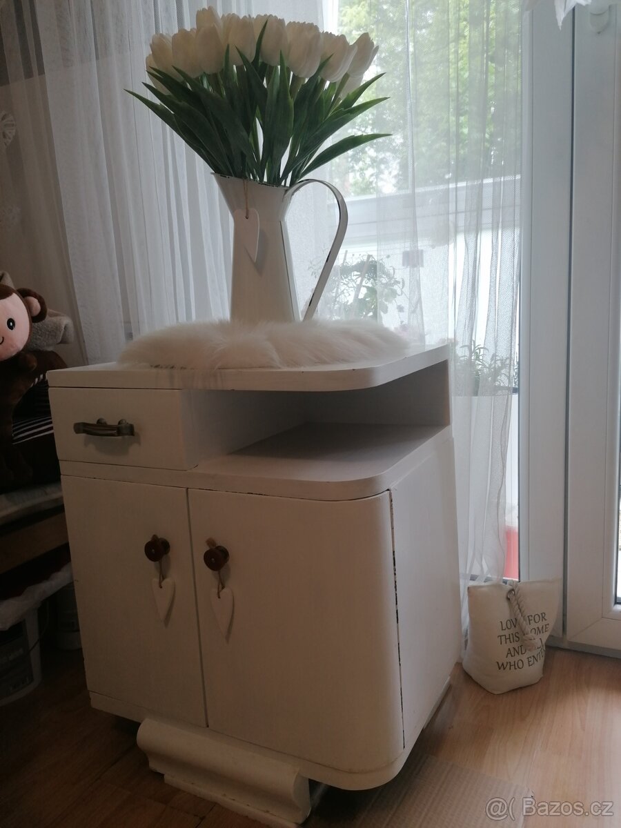 Nocni stolek 60.leta