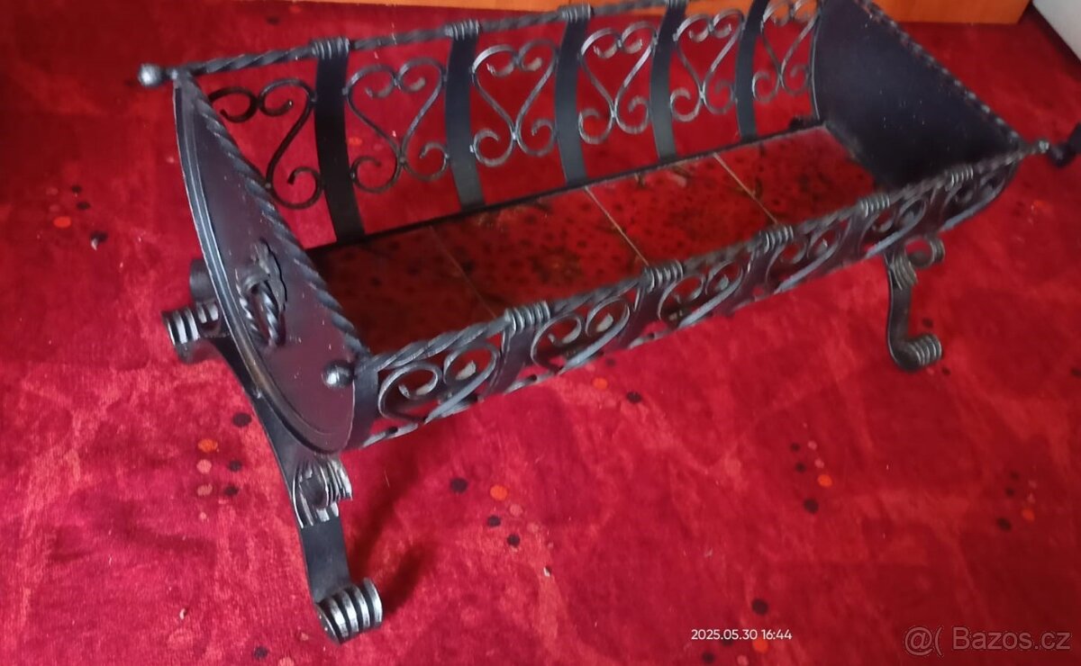 Kovový ozdobný velký rošt např ke krbu