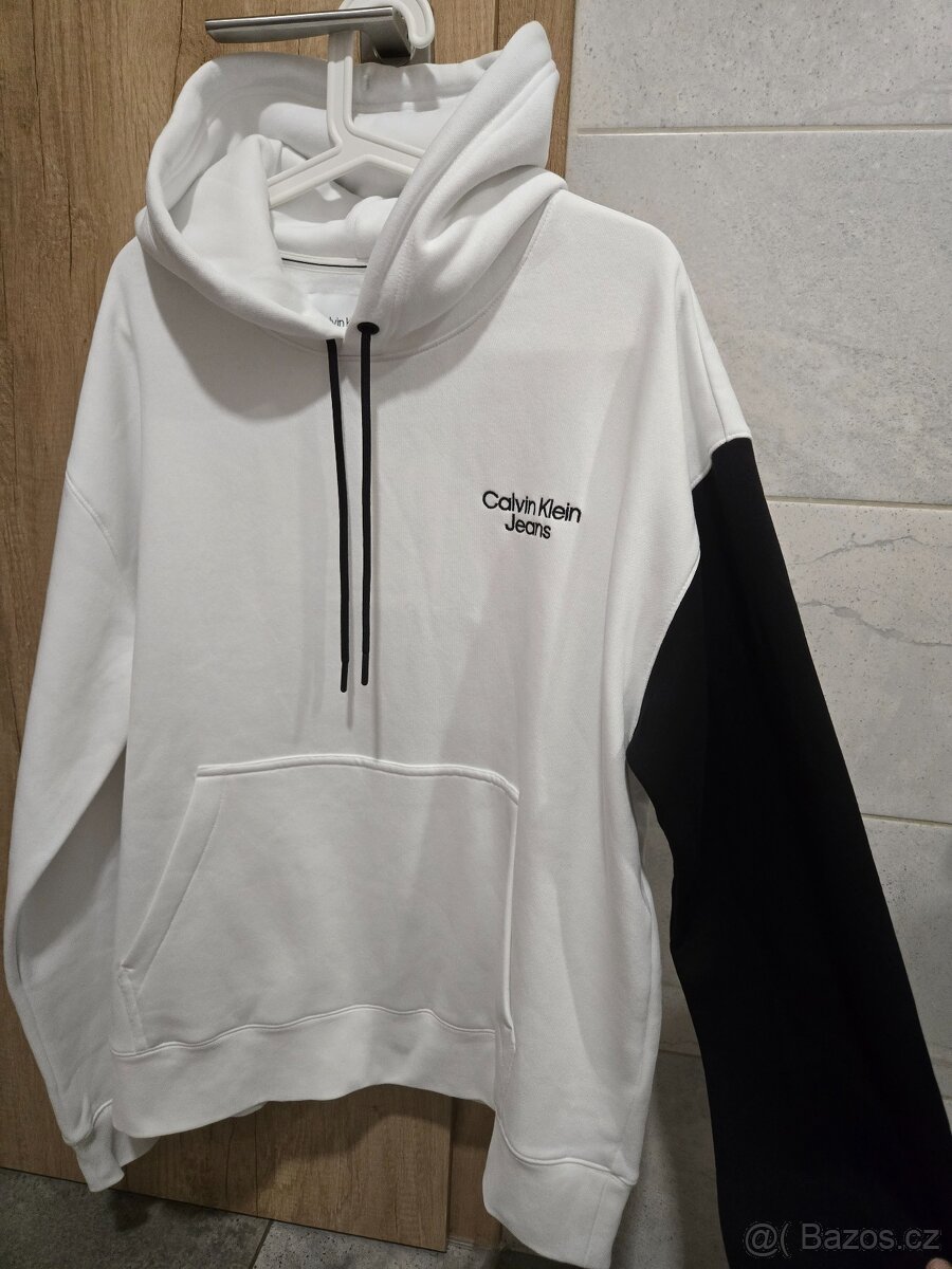 Originální mikina Calvin Klein bílo-černá, velikost XL