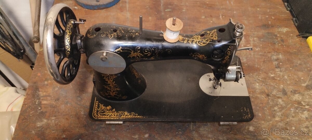 Starý šicí stroj