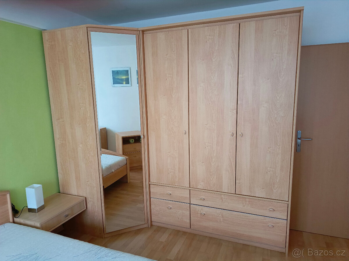 Šatní skřín jako nová - lze rozdělit na 2 skříně