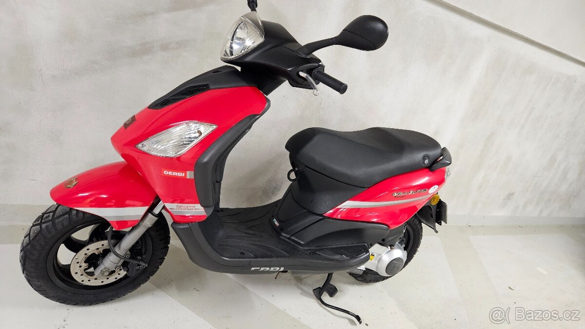 Piaggio/Derbi Boulevard 125 Four 4T. Najeto: 8.600 km