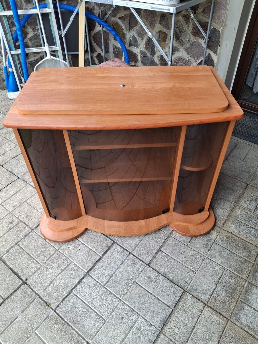 TV stolek