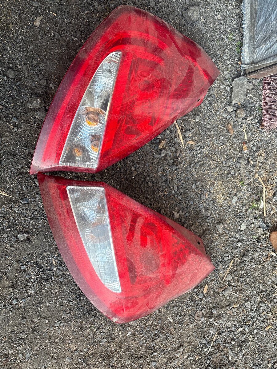 Ford fiesta mk7 zadní světla