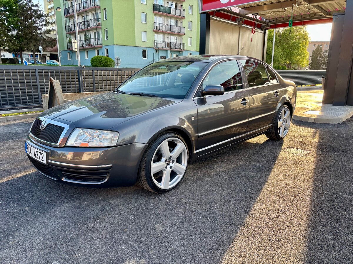 Škoda Superb 2.8 benzín.