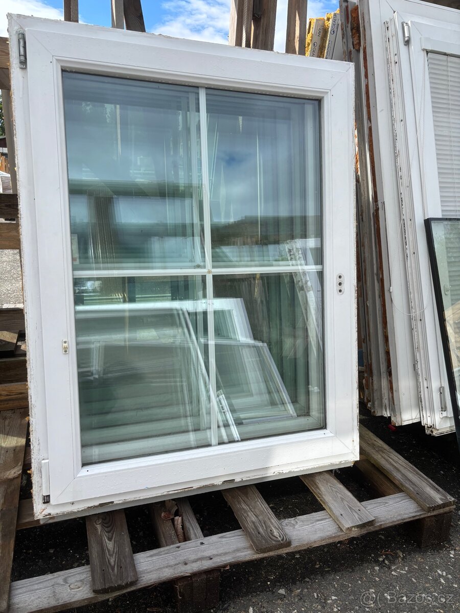 Okna PVC starší 970x1250MM, bíle, dvojsklo