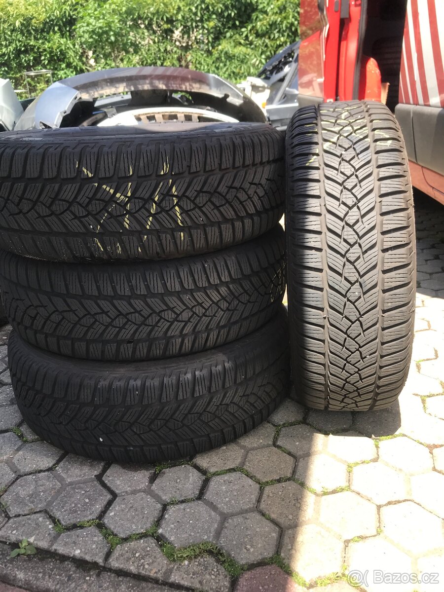 Zimní pneu 205/60/16
