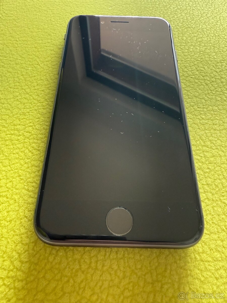 iPhone 8 výborný stav baterie 100%
