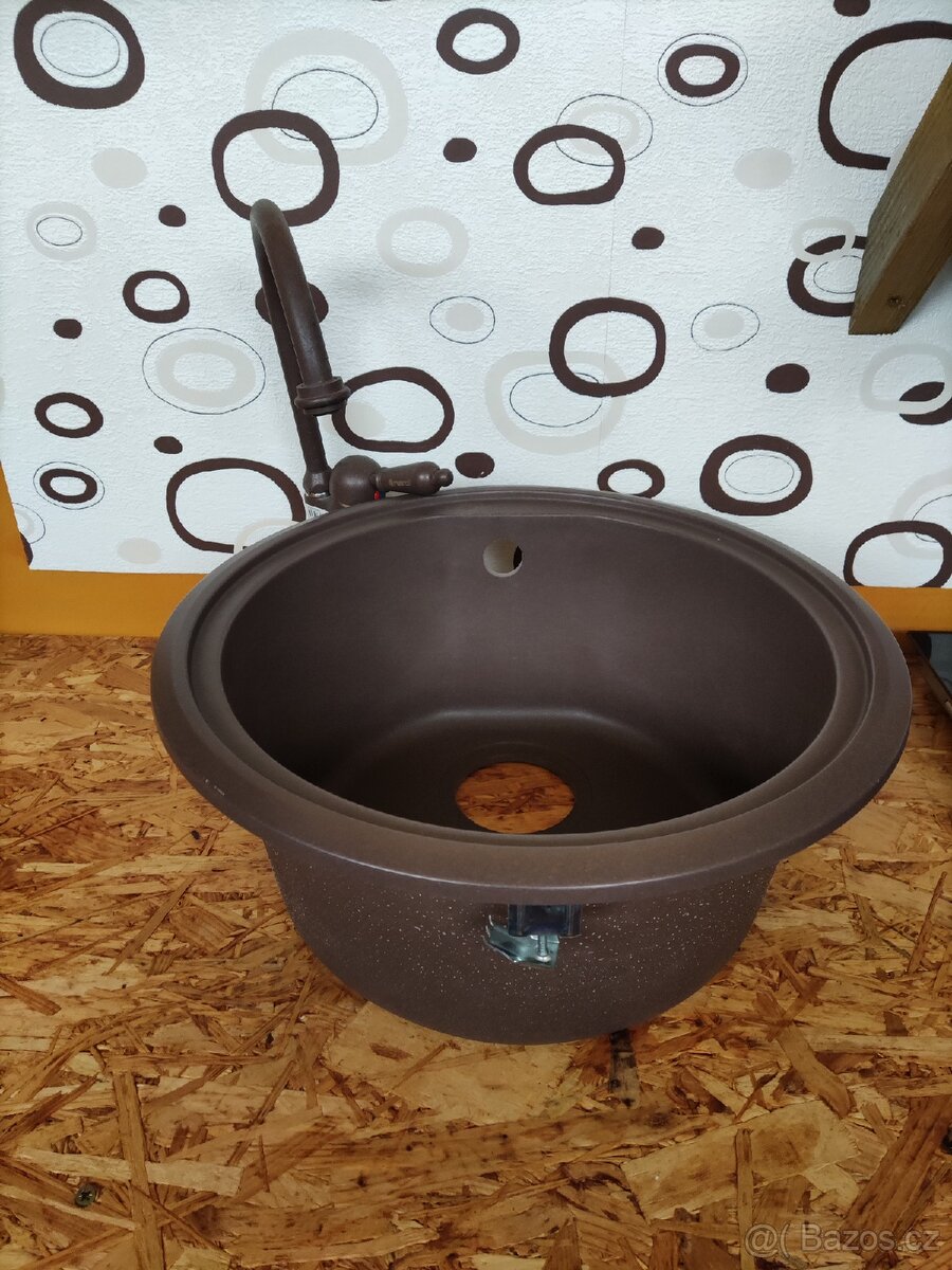 Granitový dřez s baterií