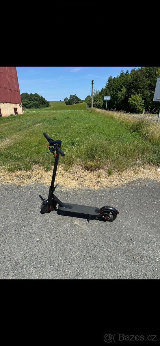 Model HR8 koloběžka