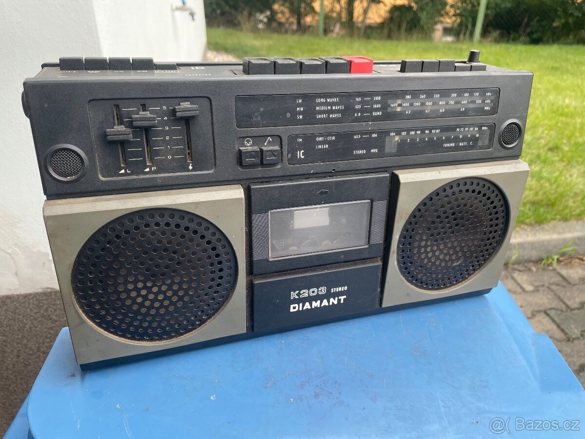 retro radiomadnetofon Tesla Diamant
