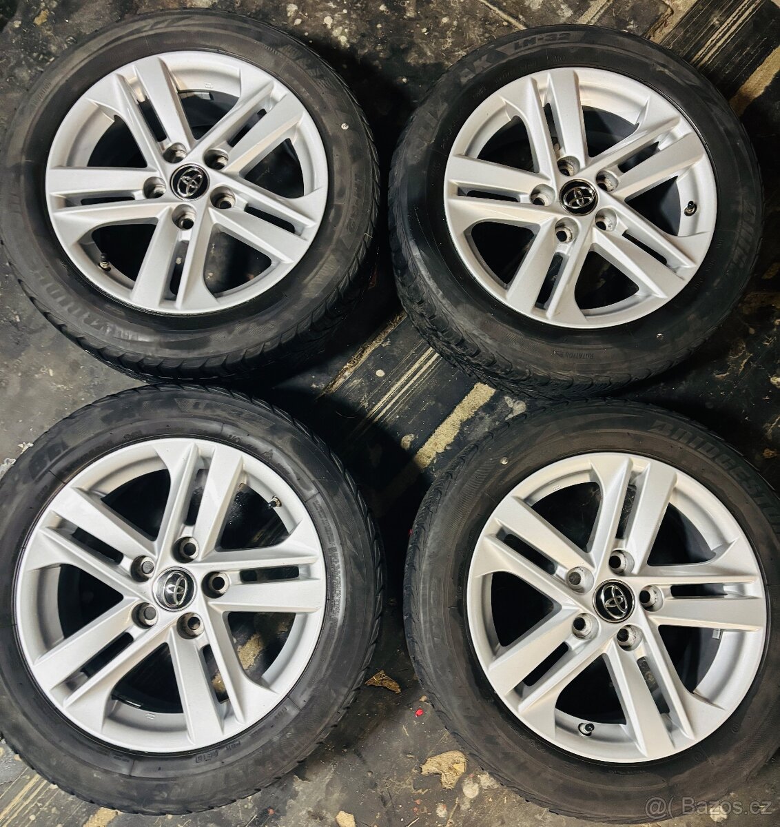 TOYOTA COROLLA 5x114,3 R16 ET40+ZIMNÍ pneu 205/55R16