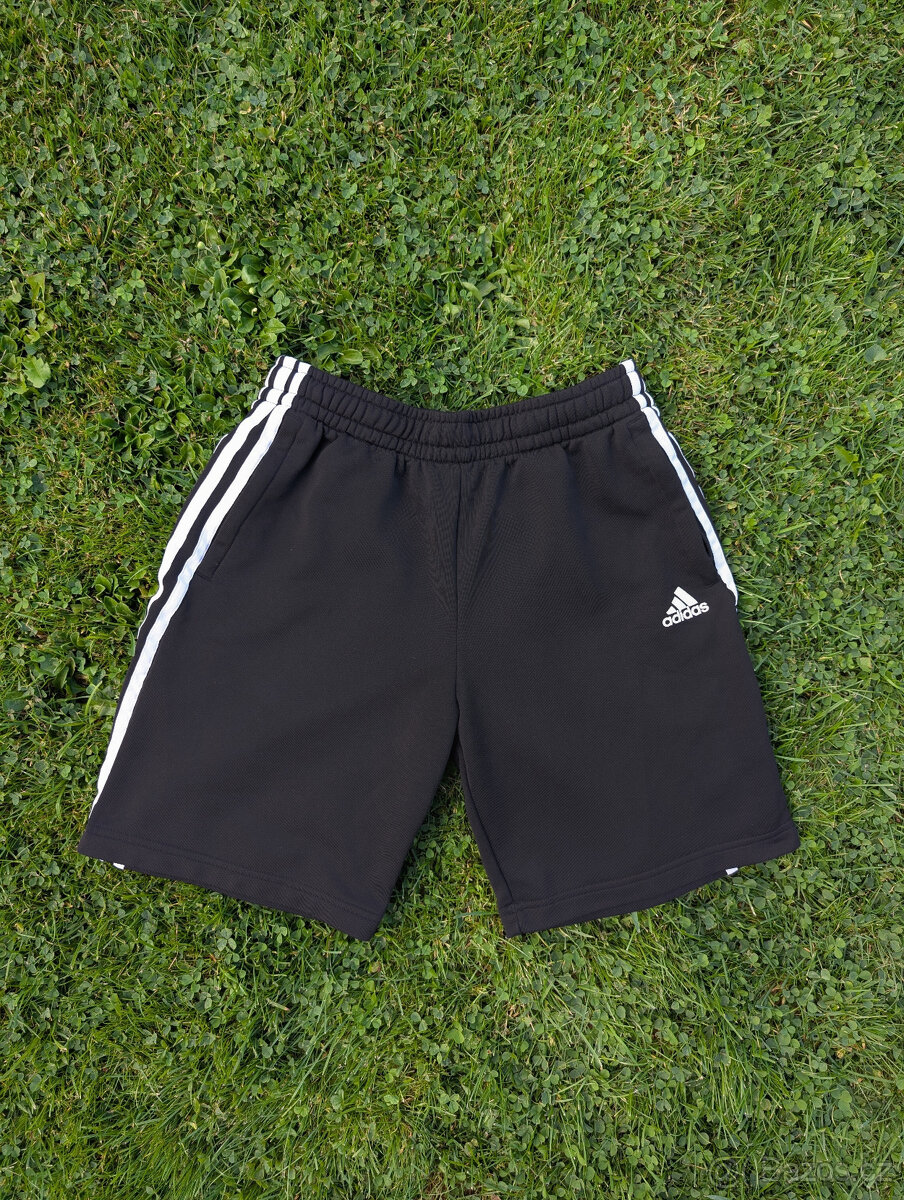 Černé šortky/kraťasy Adidas vel. S