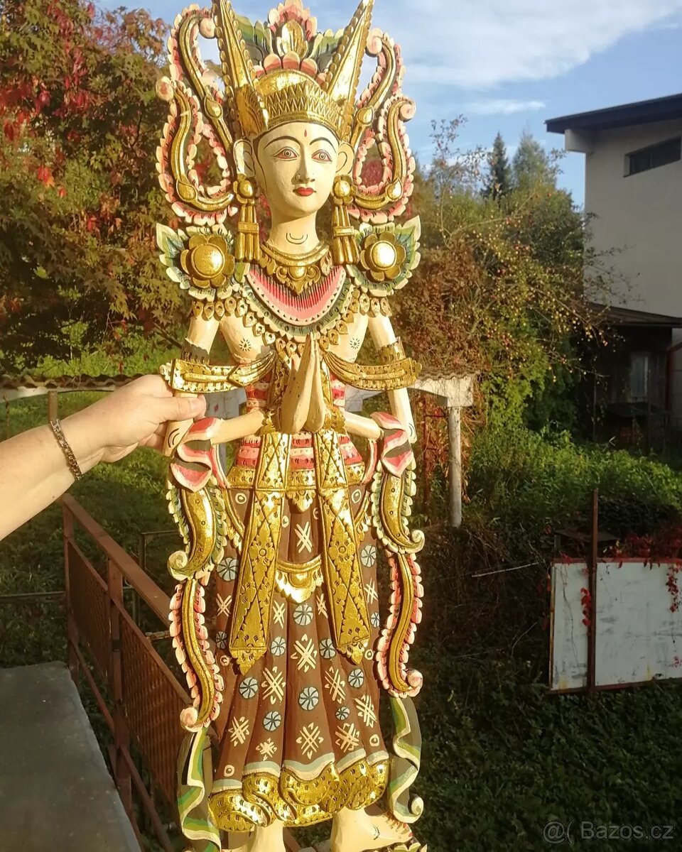 Balijska dřevěna chrámova tanečnice