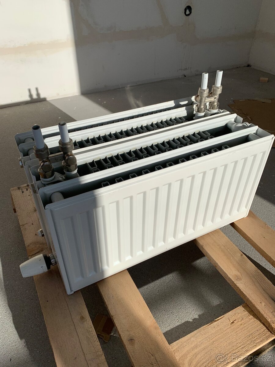 Prodám 2 třídeskové radiátory zn. Radik Korado 33-300/600