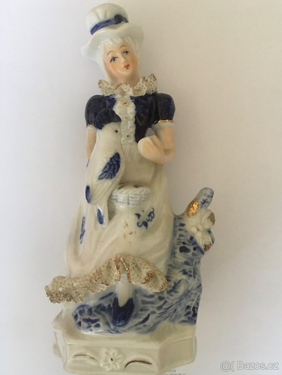 Starožitná porcelánová soška dámy s papouškem