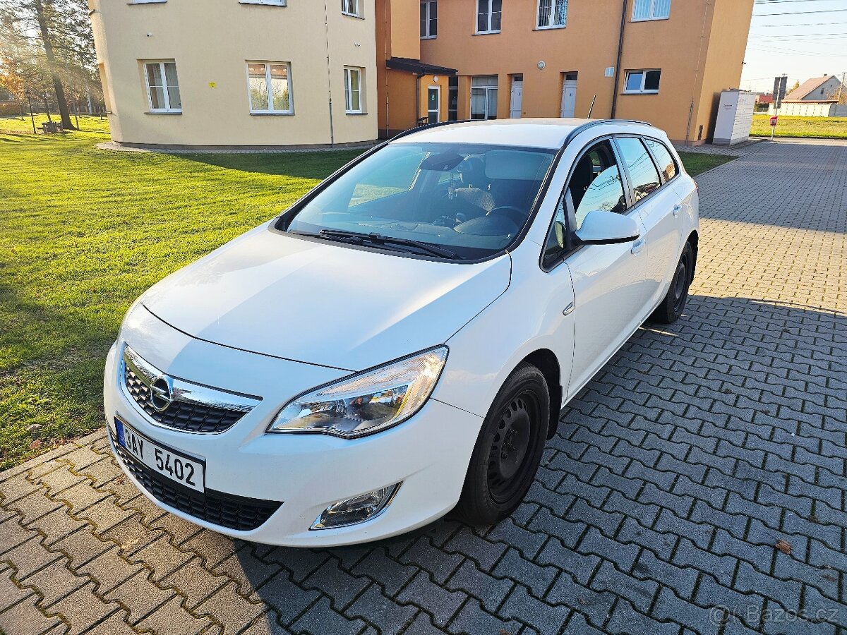 OPEL ASTRA J 1.6 85 KW 2012 /PLYN /TAŽNÉ