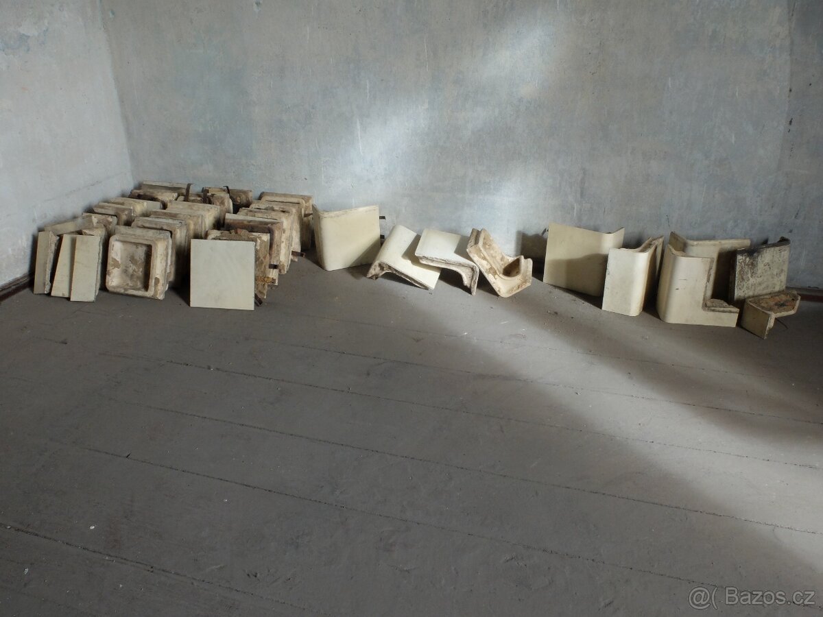 Starožitné kachle krbové sporák 48 kusů + další