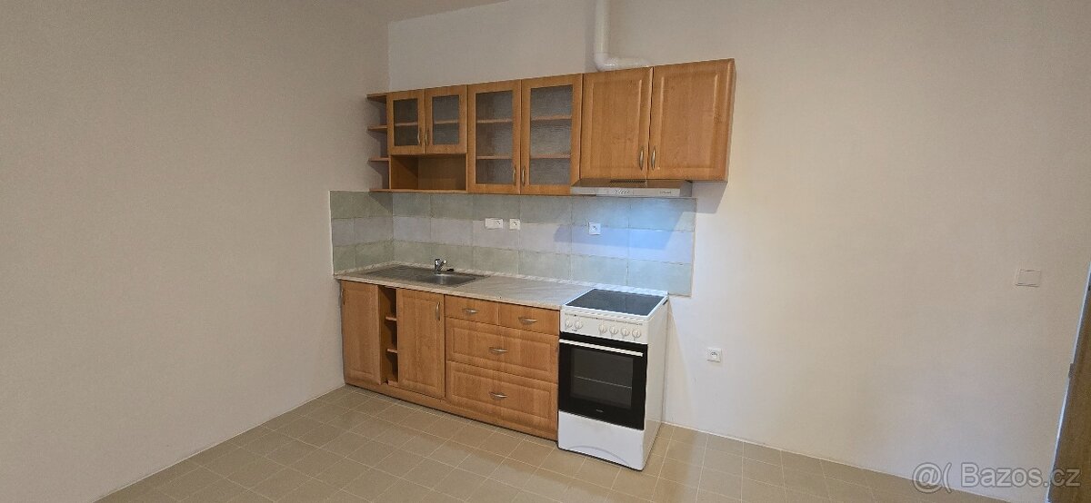 2+1 (3+kk) okrajová část Pardubic, MHD