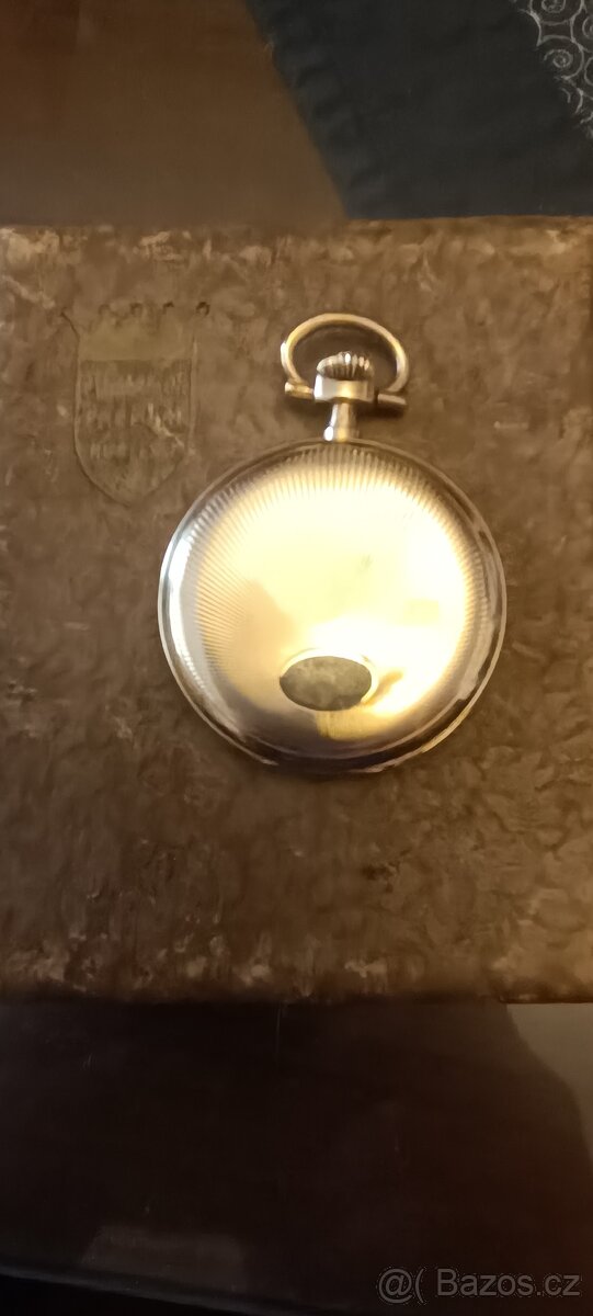 Zlaté pánské hodinky