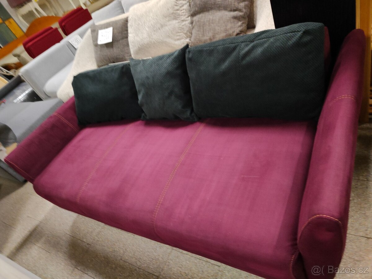 Pohovka dvojka se 3 polštáři