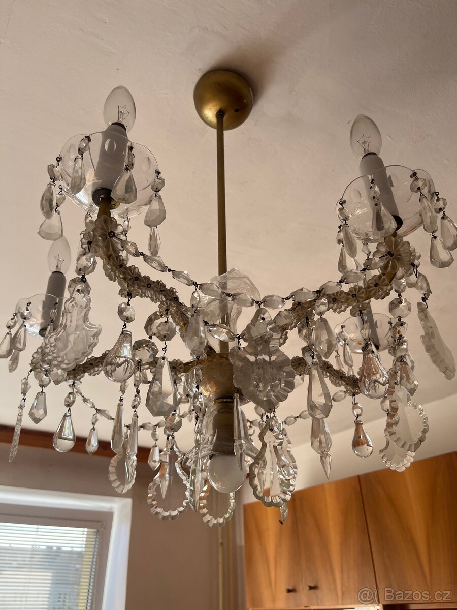 Kříšťálový lustr