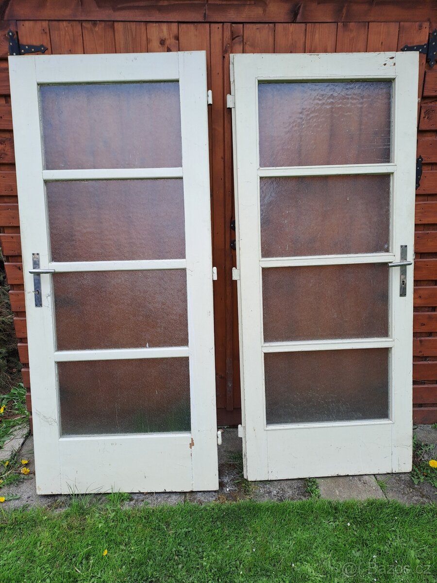dvoje dveře prosklené